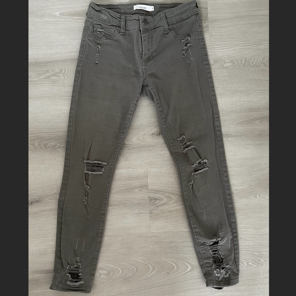 Cello’s cotton capri pants in sage green